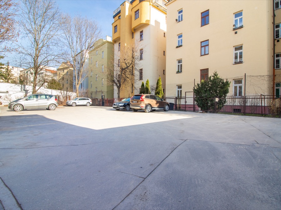 Parkovací plocha ve vnitrobloku, Brno – Staré Brno